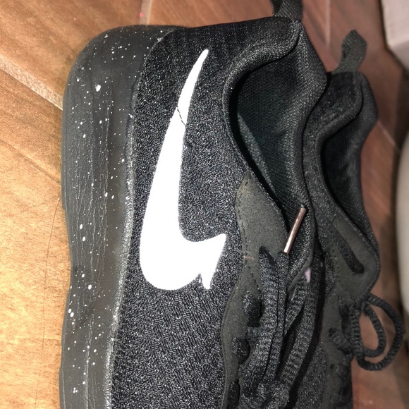 Black Nike - Picture 2 of 4
